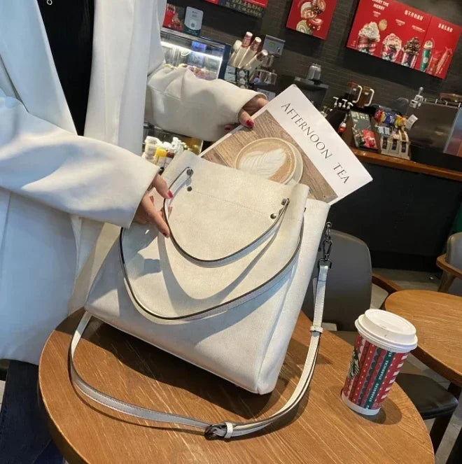 牛本革ハンドバッグ