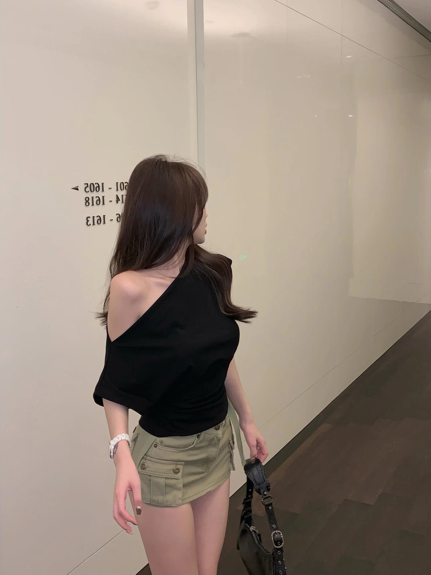 肩見せデザイン スリム半袖トップス