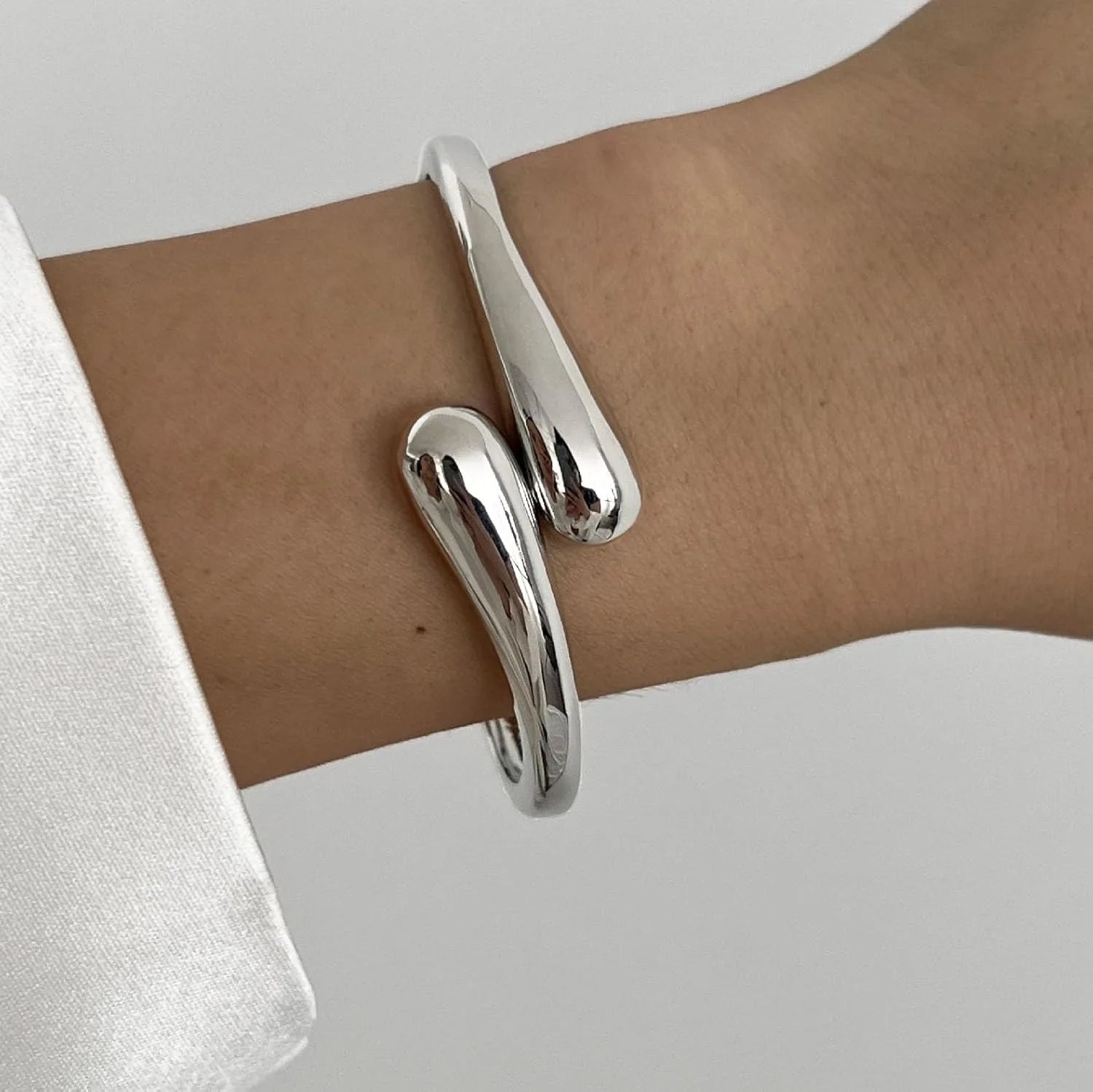 ゴールド ツイスト バングルブレスレット