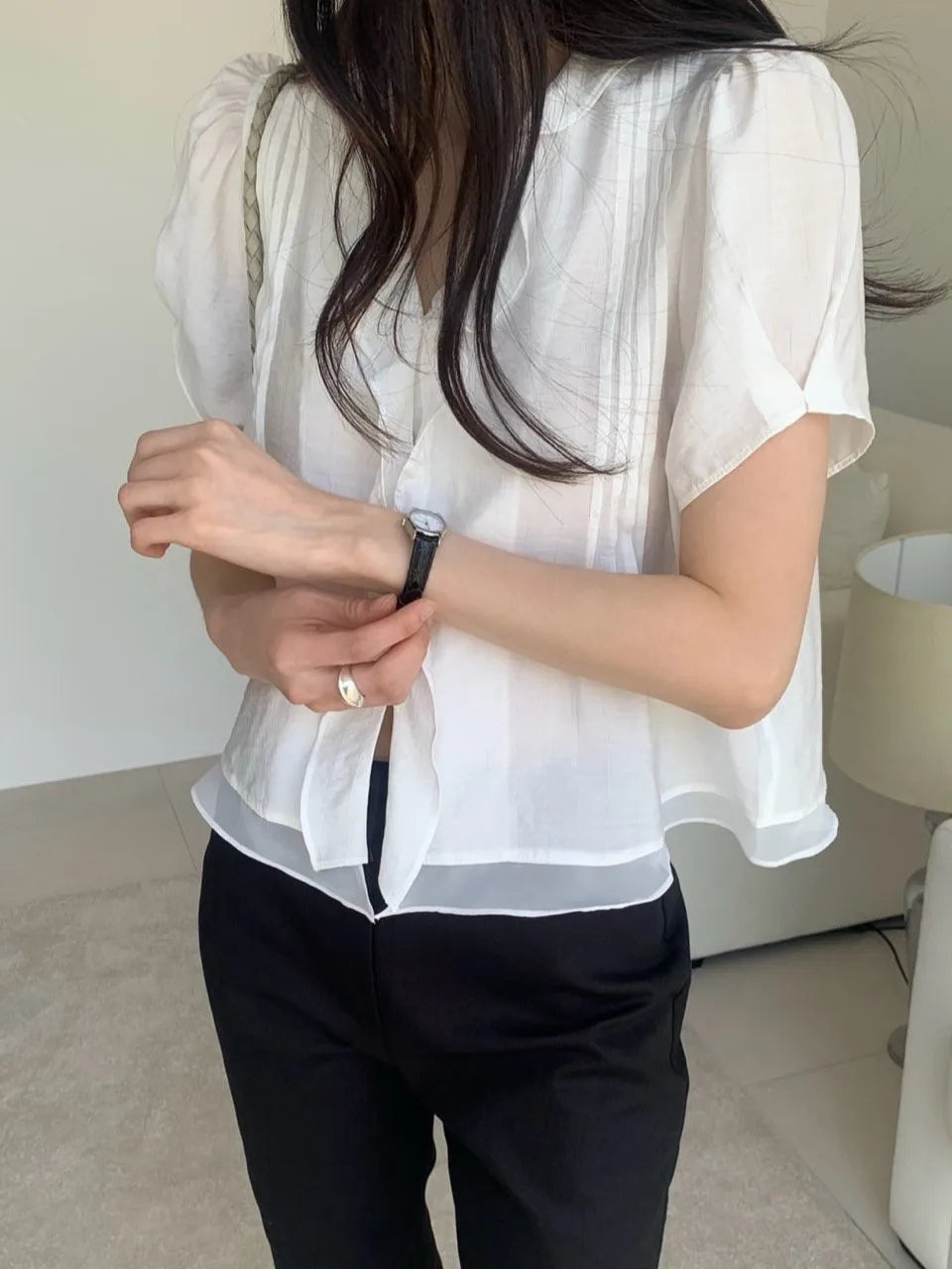 フェイクレイヤード Vネック白ブラウス